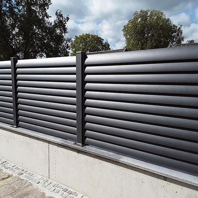 Lamellenzaun Weissensee vom Metallbauer NEO METALS